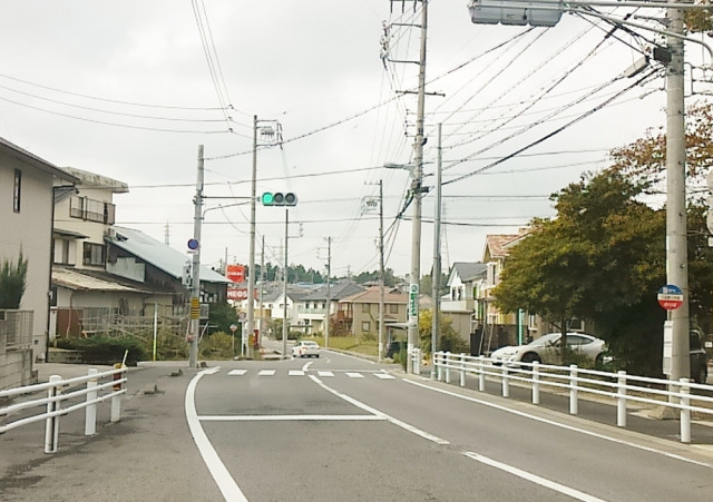 「下品野小学校」と「品野西保育園」の横を通過